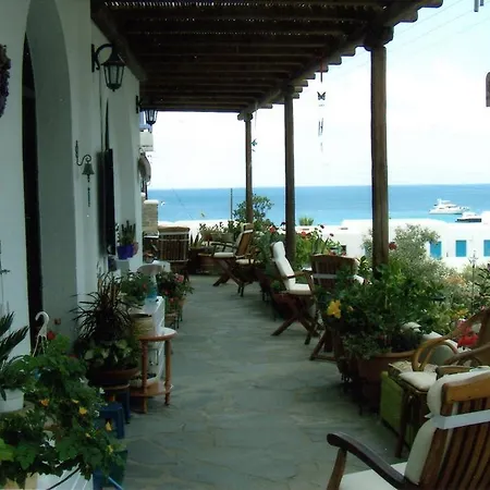 Flora Manos Lejlighed *