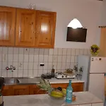 Flora Manos Apartman *