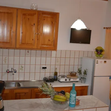 Flora Manos Appartement *