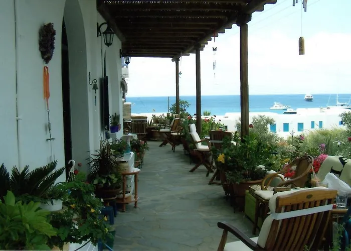 Flora Manos 公寓 *